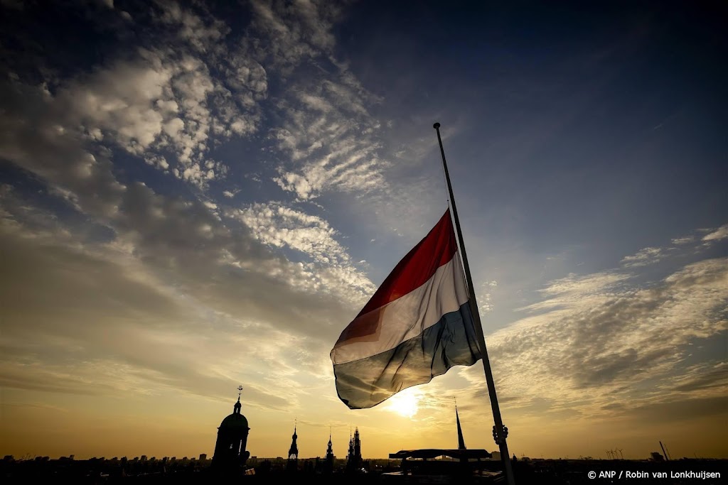 Herdenkingskransen 4 mei vernield in Amsterdam