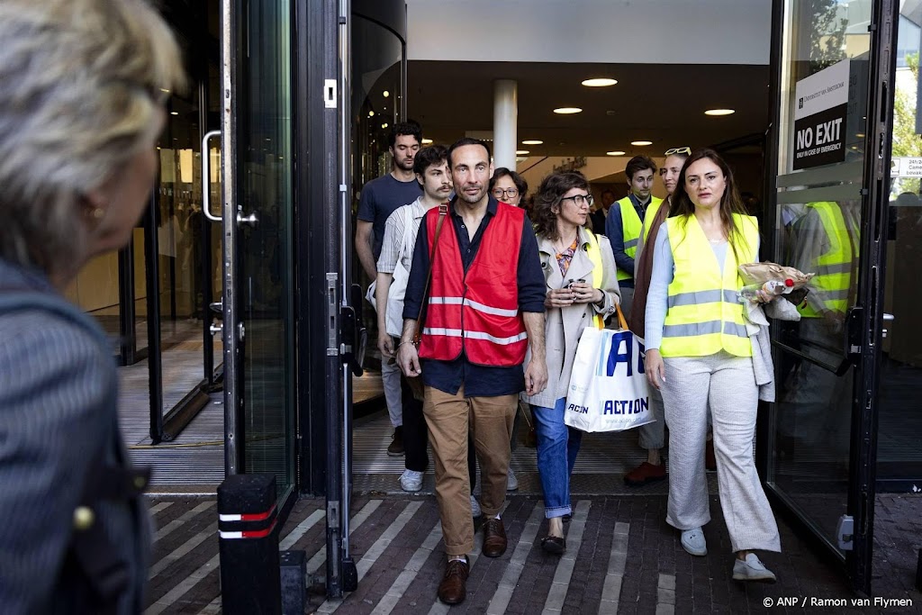 Honderden studenten demonstreren in Utrecht bij 'walk-out'