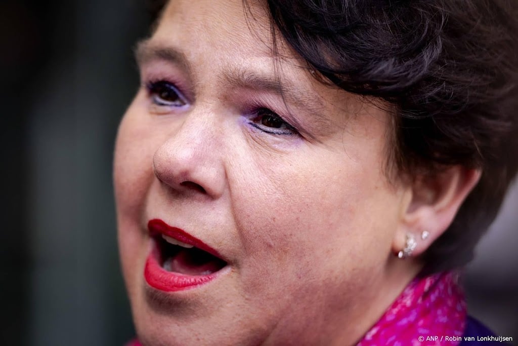 Dijksma noemt geweld Loosdrecht aanval op democratie
