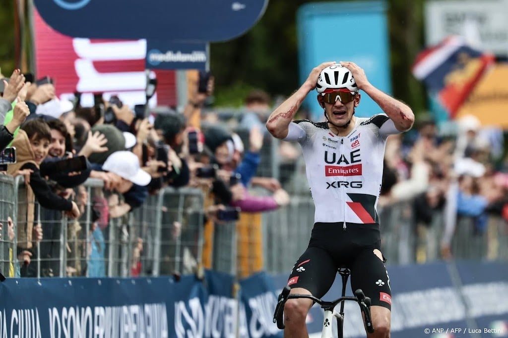Spanjaard Arrieta wint vijfde rit Giro, Eulálio pakt roze trui