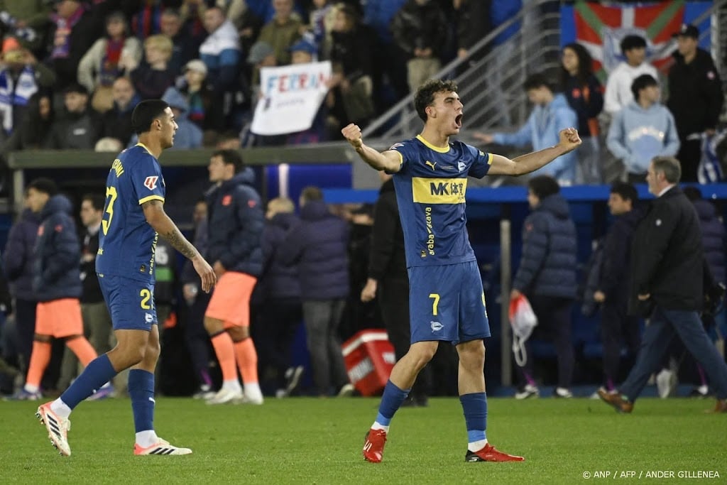 Deportivo Alavés wint van kampioen FC Barcelona 