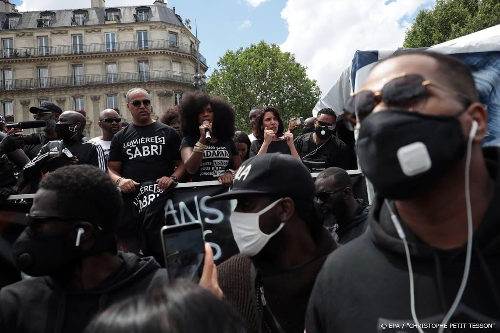 Duizenden demonstreren tegen racisme in Parijs