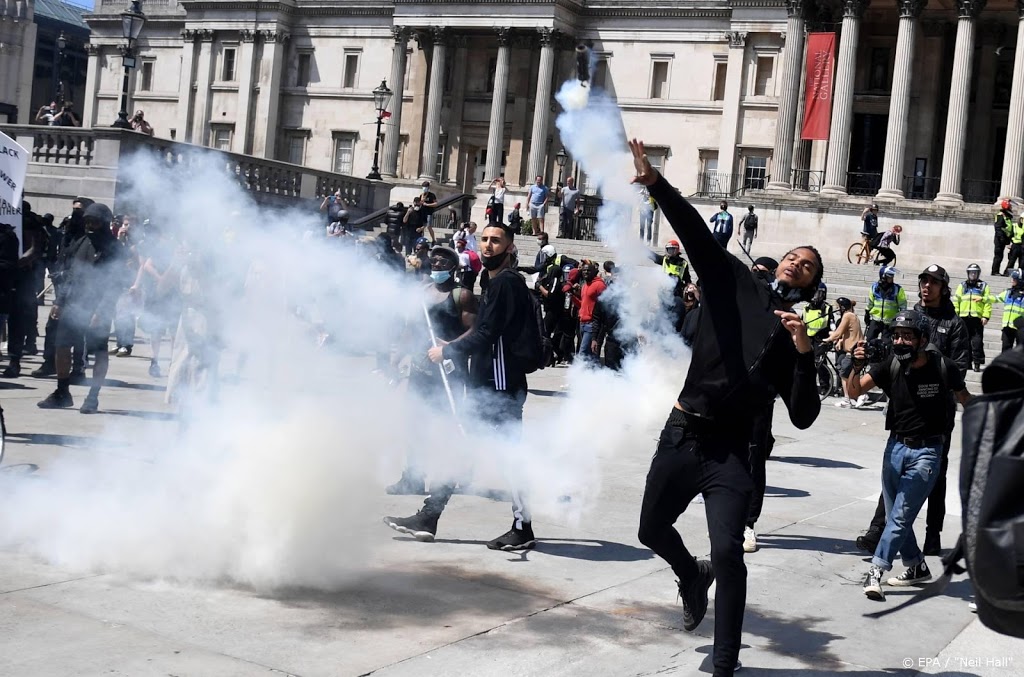 Premier Johnson veroordeelt gewelddadig protest in Londen