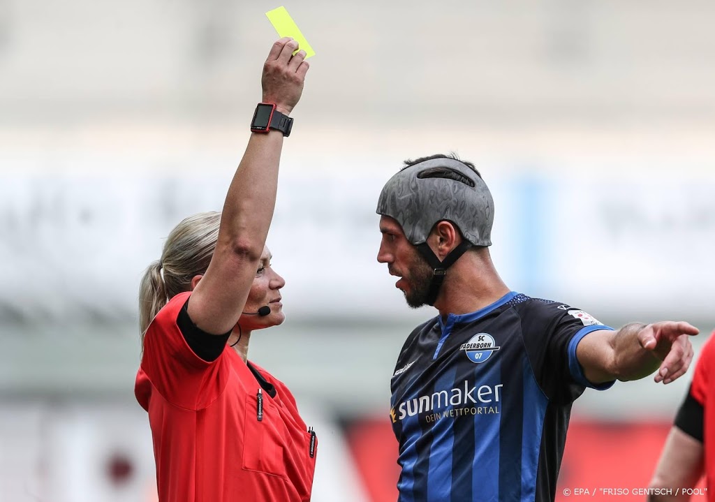 Gjasula krijgt zeventiende gele kaart van seizoen in Budesliga