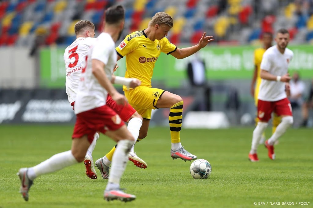 Haaland helpt Borussia Dortmund diep in blessuretijd aan zege