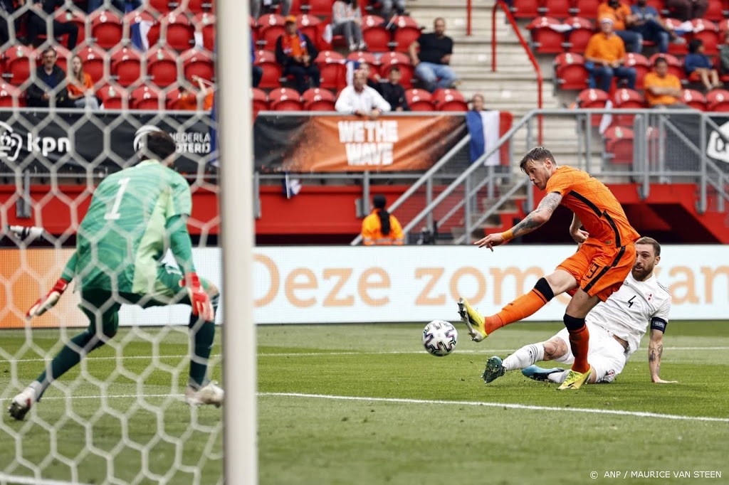 Oranje opent het EK tegen Oekraïne in ArenA met 16.000 fans