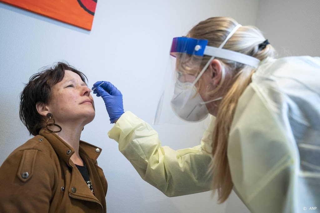 Aantal dagelijkse besmettingen in België zakt onder de duizend