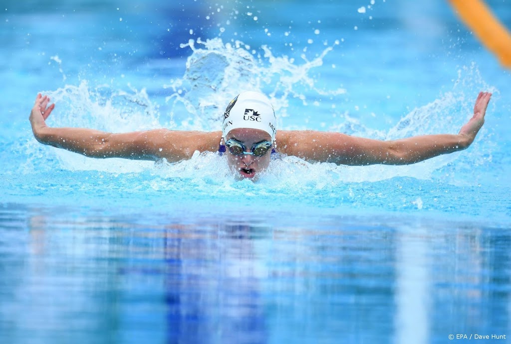 Australische zwemster McKeown verbetert wereldrecord op 100 rug