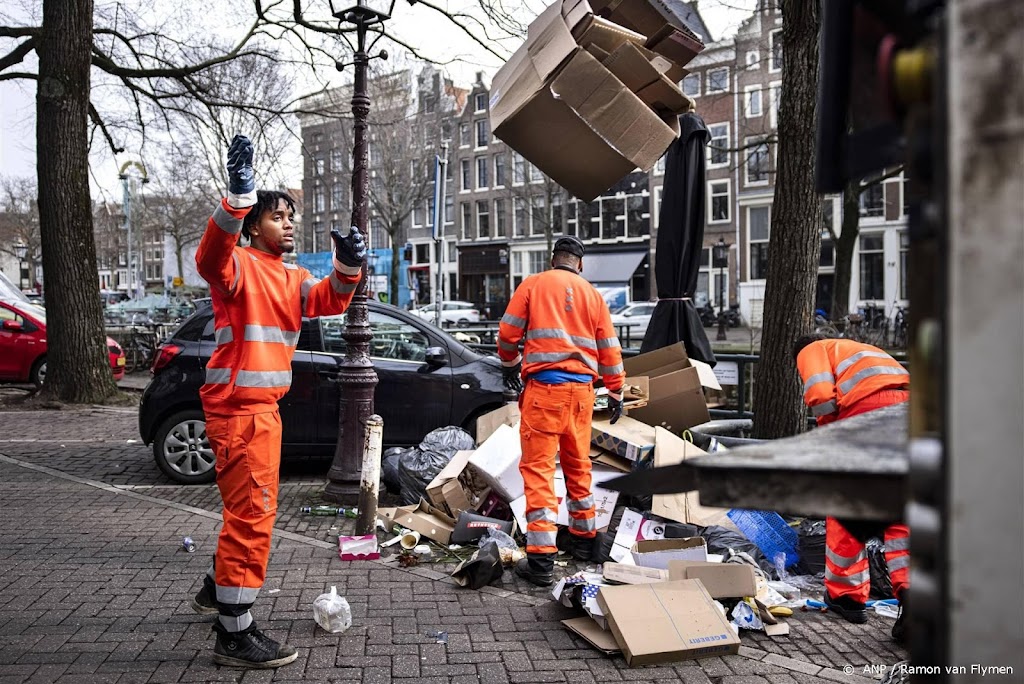 Tropenroosters bij gemeenten voor vuilnisophalers en groenwerkers