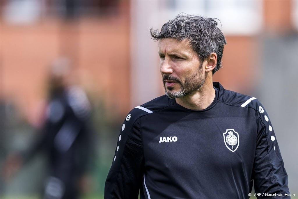 Vier jaar cel voor man die coach Van Bommel belaagde om contract