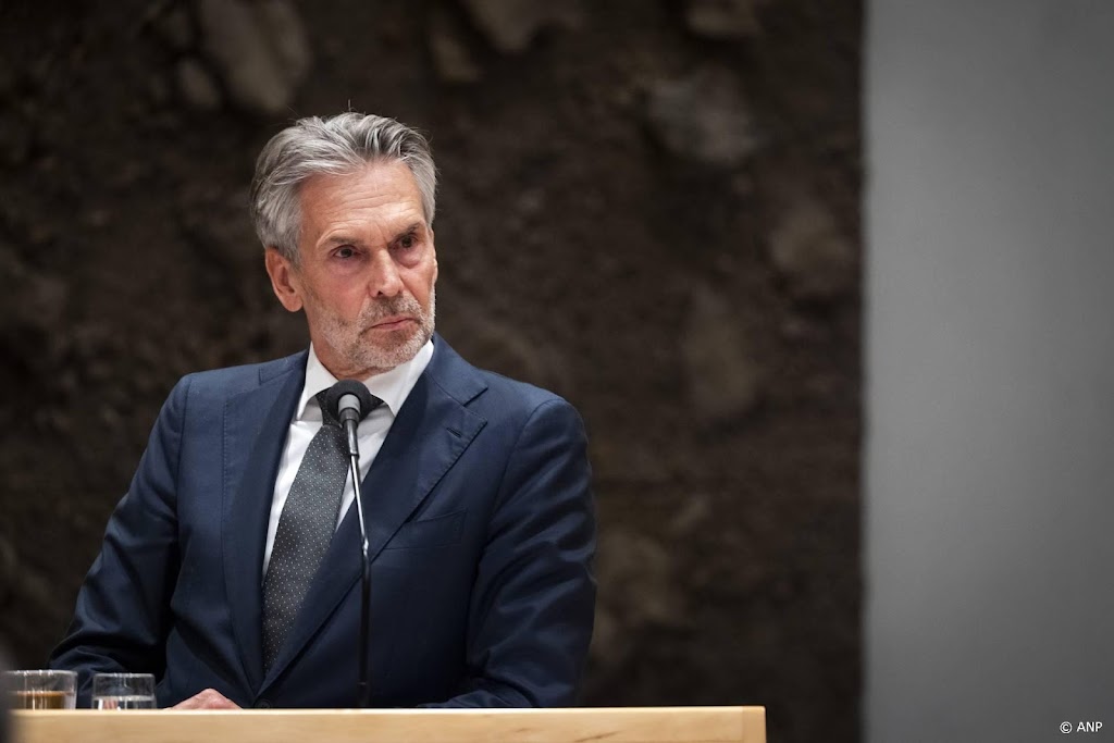 Premier Schoof roept op tot de-escalatie na aanval op Iran
