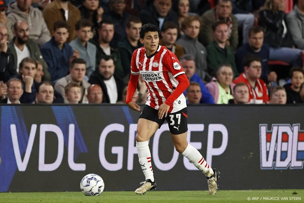Ledezma verruilt PSV voor Chivas in Mexico
