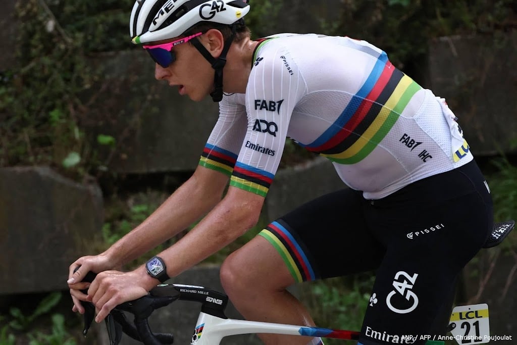 Pogacar grijpt met ritzege de macht in Critérium du Dauphiné 
