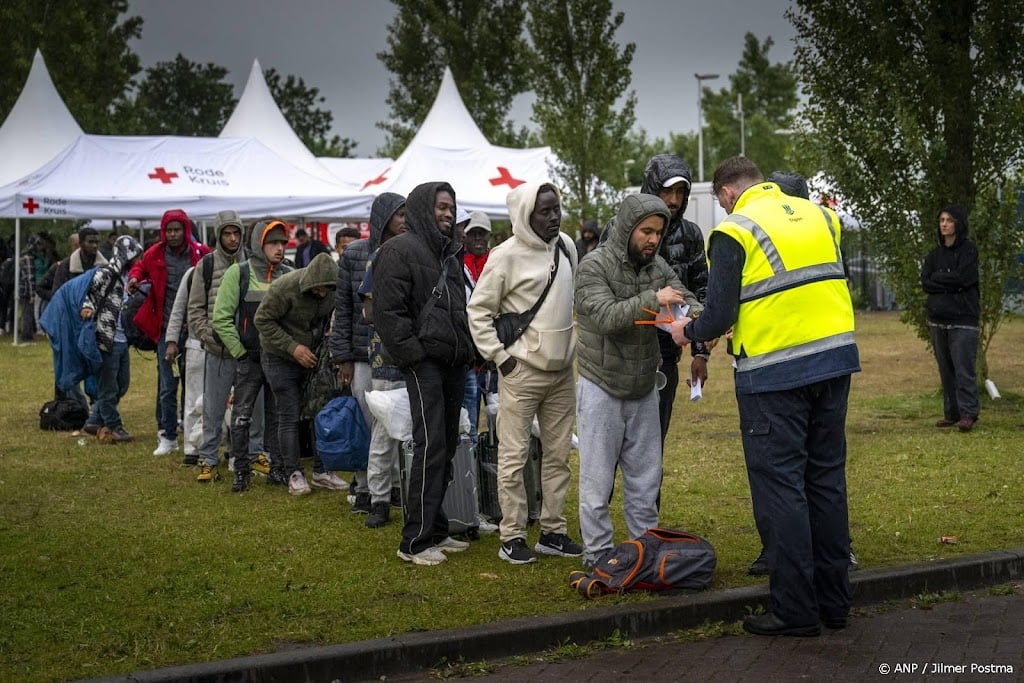 Groep asielzoekers naar Zwolle omdat nachtopvang De Wijk vol zit