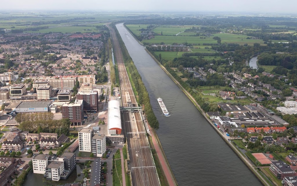 Passagierschip op Amsterdam-Rijnkanaal ontruimd na brand