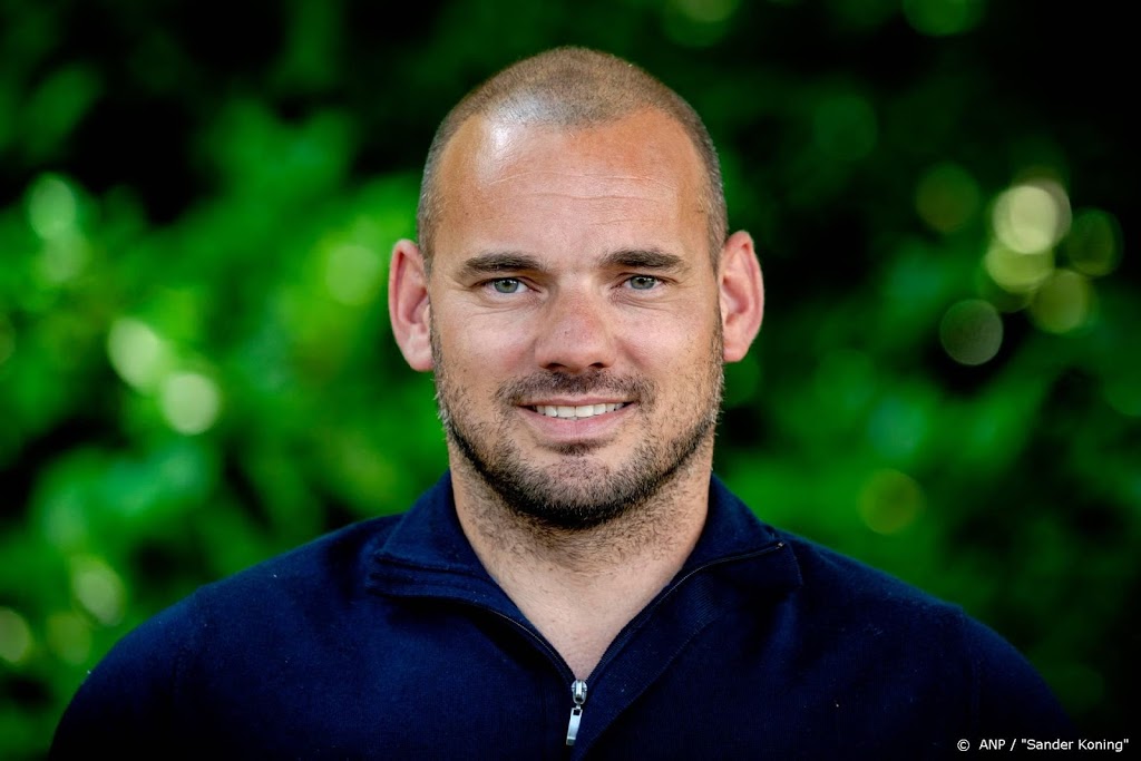 Sneijder gaat voorbereiding meedoen bij amateurs DHSC
