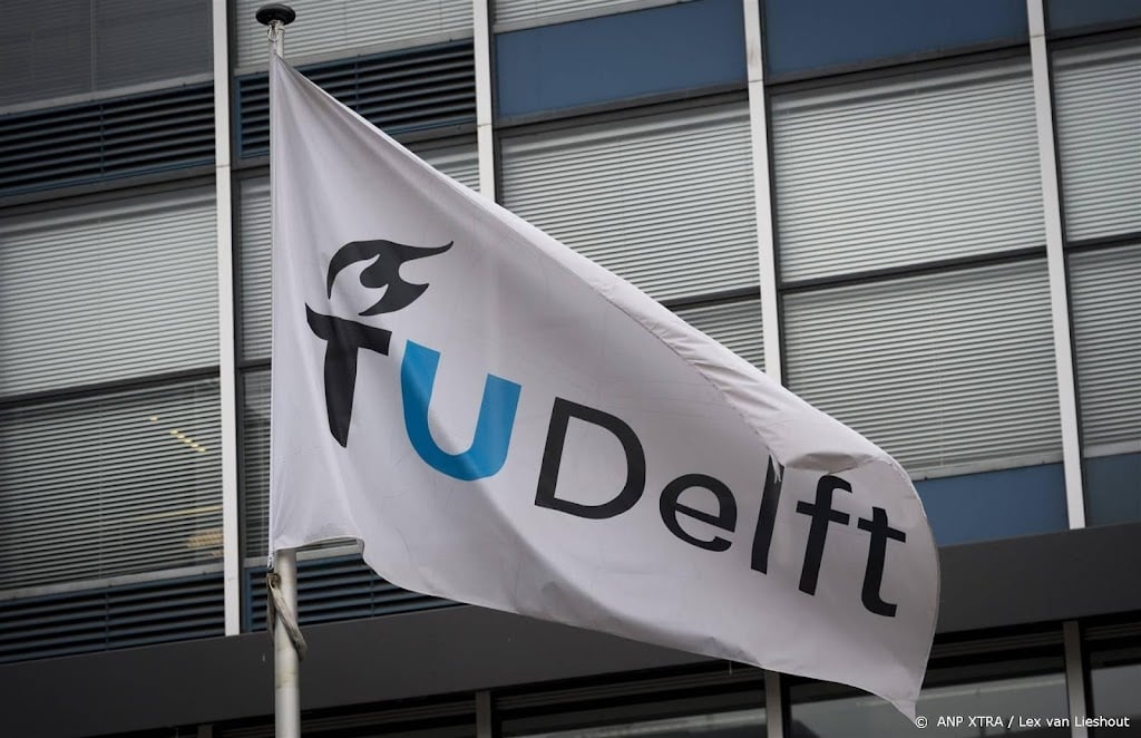 Elektrische raceauto van studenten laadt zo snel als een tankbeurt