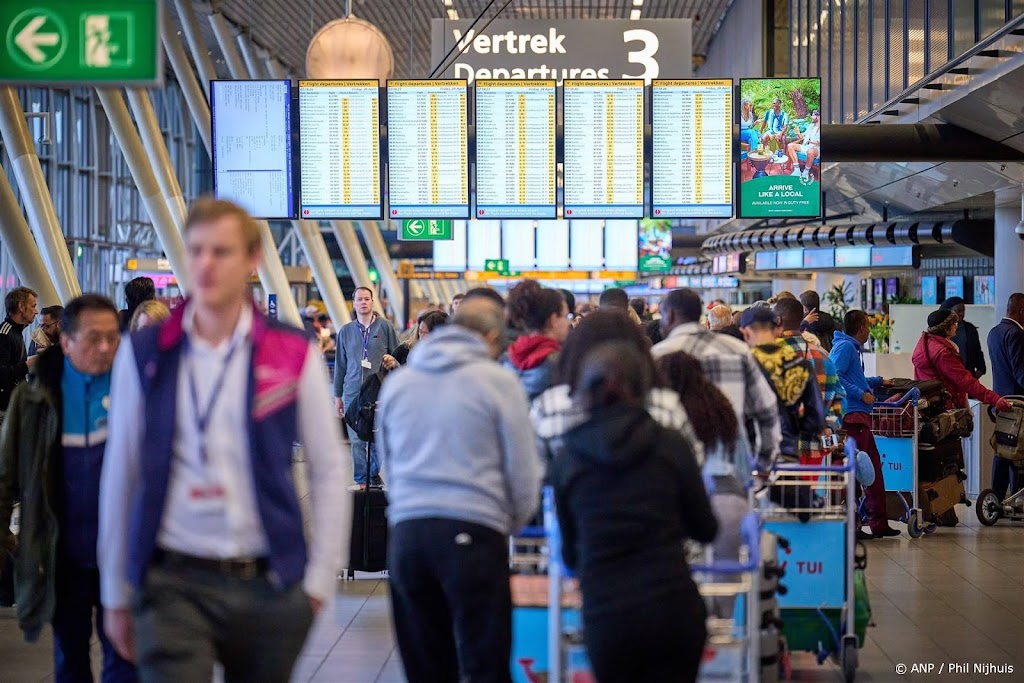 Piekdrukte op Schiphol nu ook regio Midden zomervakantie heeft