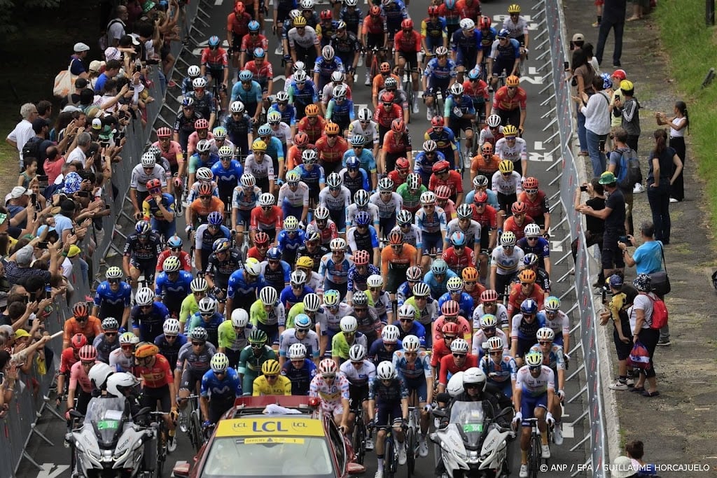 Peloton vertrokken voor eerste bergetappe in de Pyreneeën
