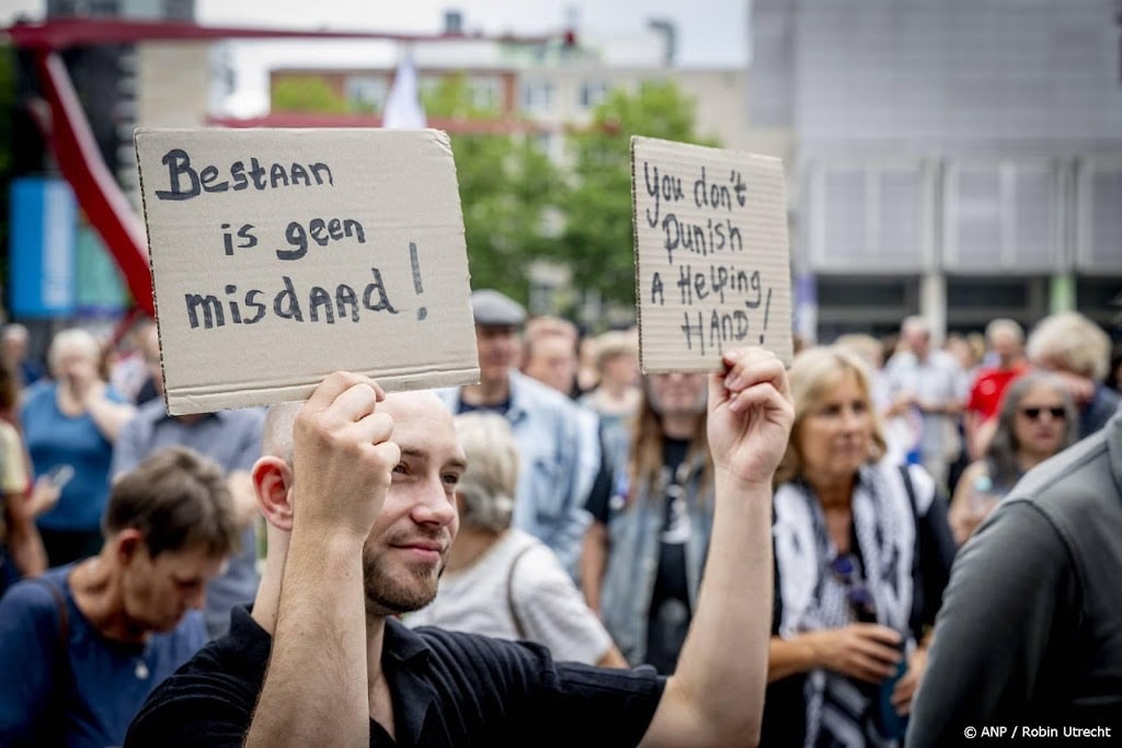 Honderden mensen in Rotterdam voor protest tegen asielwetten