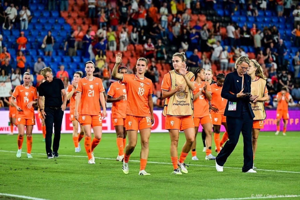 Oranjevrouwen houden een helft hoop, maar zien EK vroeg eindigen