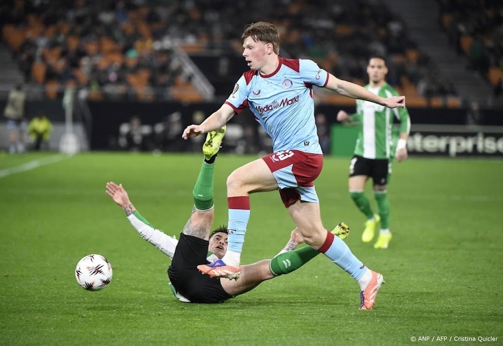 Feyenoord verhuurt verdediger Plug aan Excelsior