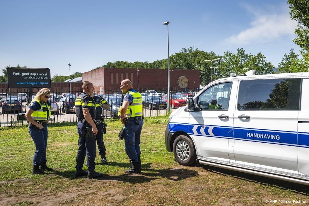 Minister: wachtende asielzoekers Ter Apel opgevangen in pand