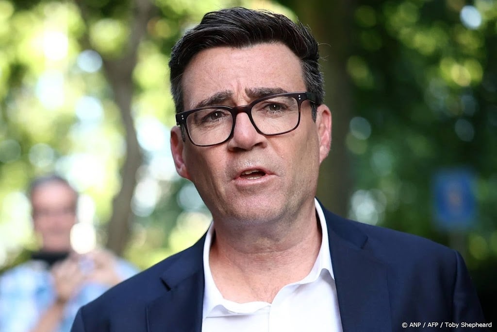 Burnham stevent af op leiderschap Labour en premierschap