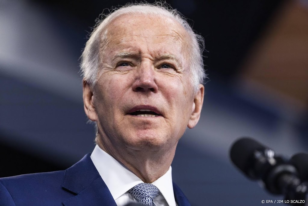 Biden is geschokt over 'wrede aanval' op Salman Rushdie