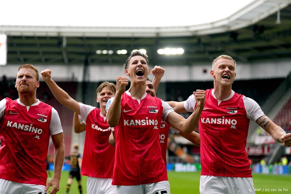 Van Bommel helpt AZ met doelpunt en assist aan ruime zege  