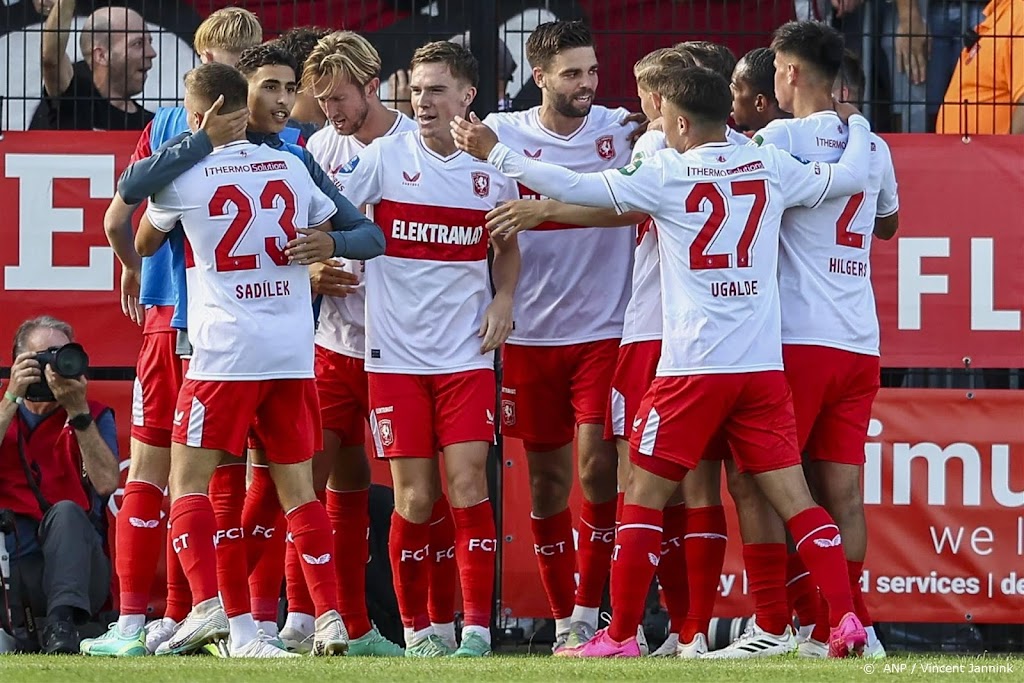 FC Twente verpest Eredivisiedebuut gepromoveerd Almere City FC