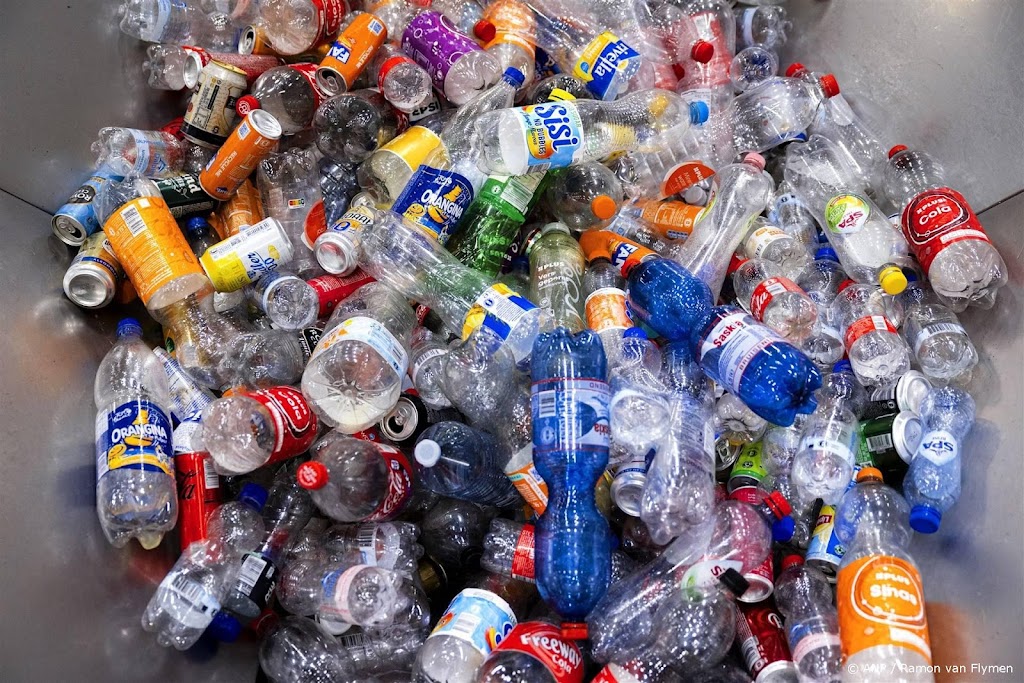 Inzameling plastic flessen stijgt, maar doel blijft ver weg 