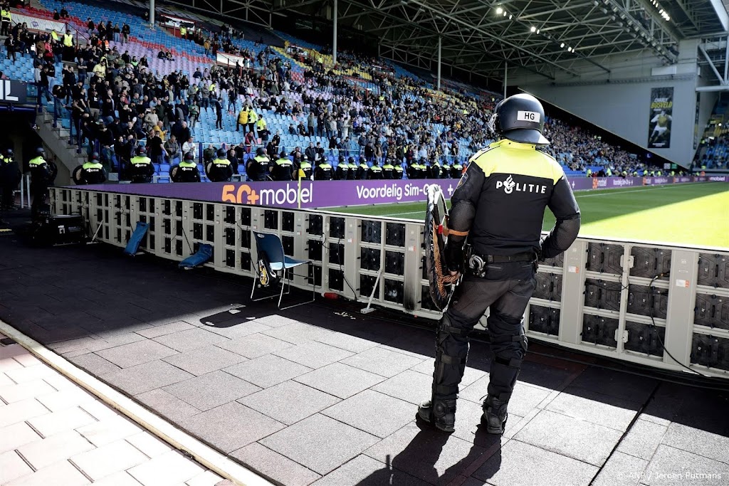 Politiebonden gaan actievoeren tijdens wedstrijden Eredivisie