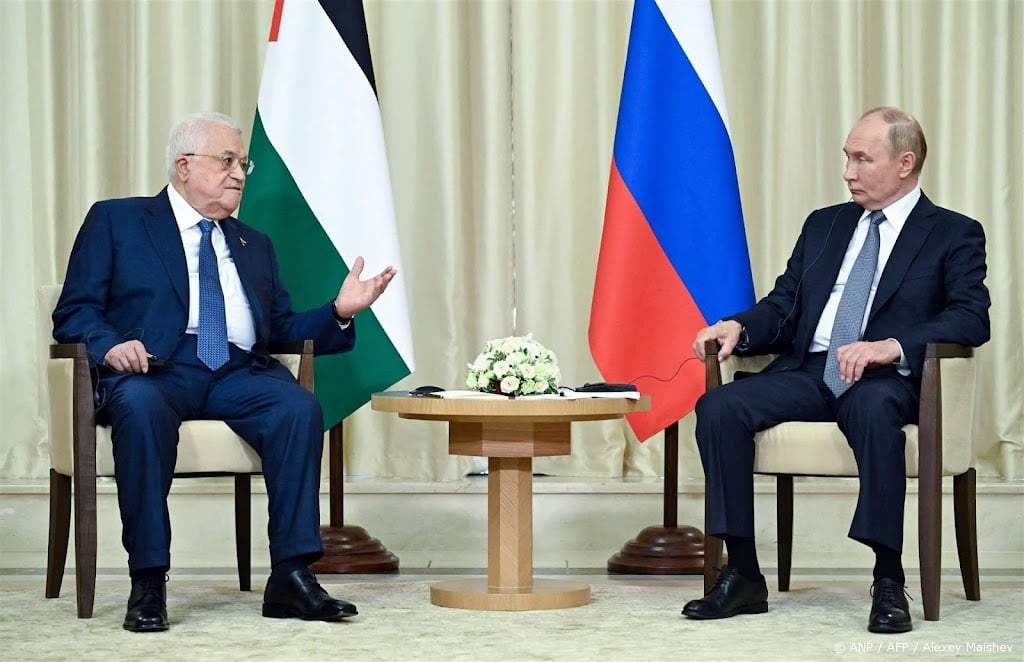 Palestijnse president prijst Rusland op bezoek bij Poetin