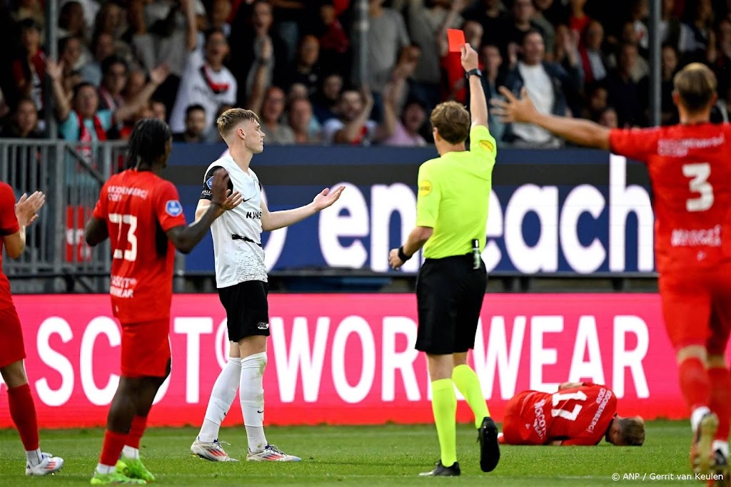 AZ vindt schorsing van drie duels voor Dekker te veel 