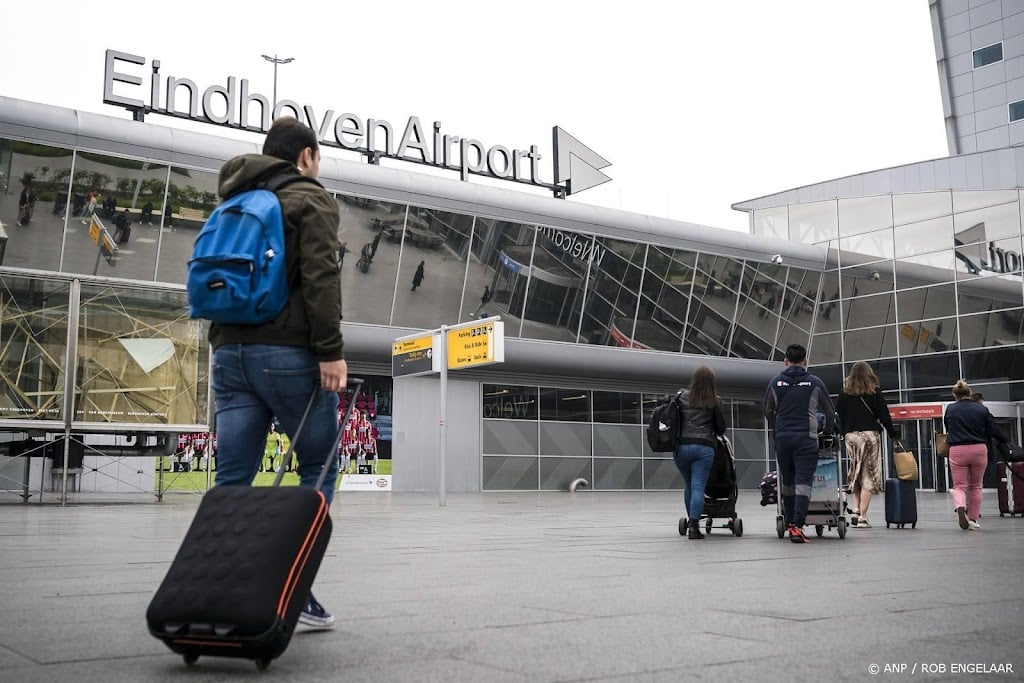 Vliegverkeer Eindhoven twee keer stilgelegd door personeelstekort