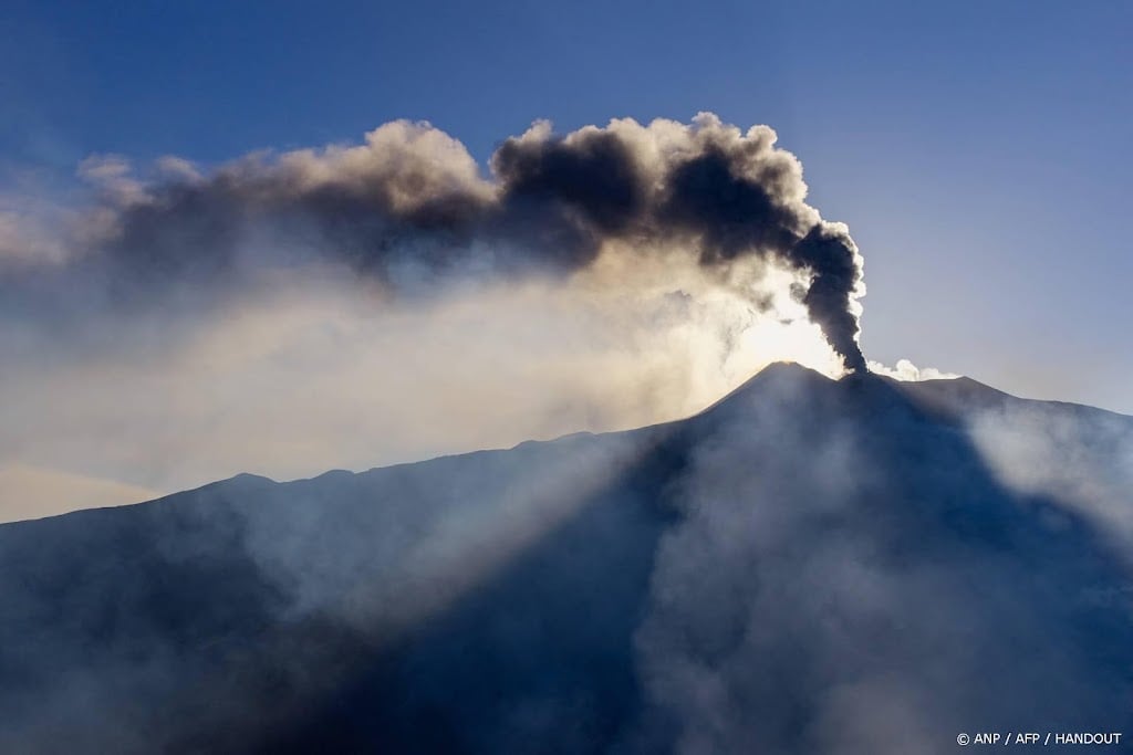 Luchthaven Catania langer dicht om uitbarsting Etna