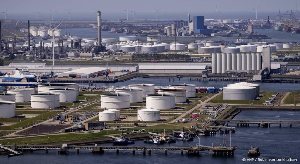 Veiligheidsregio linkt stroomstoring Botlek aan brand Maasvlakte