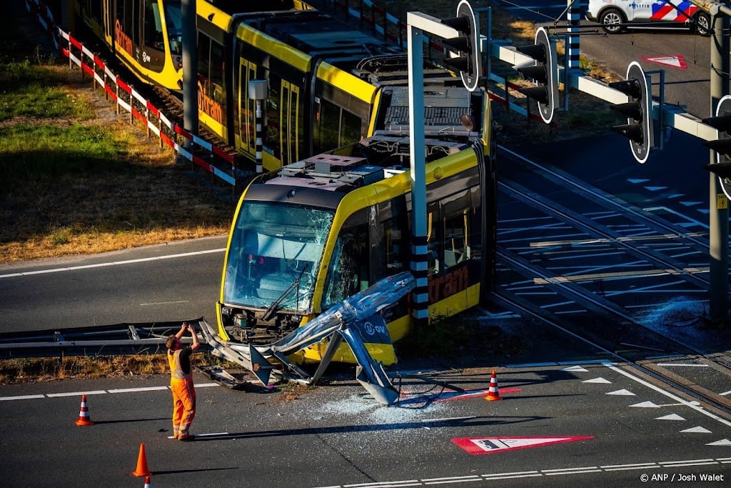 Gewonden door botsing tram en lijnbus in Utrecht