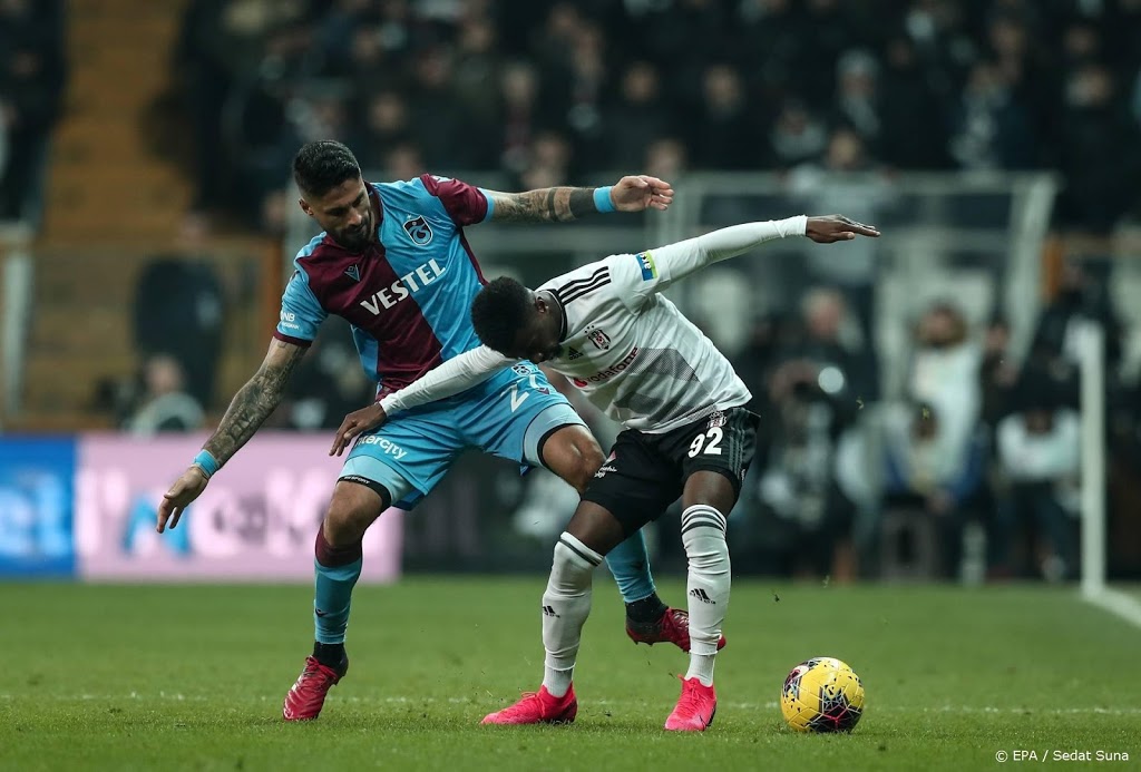 Invaller Lens trefzeker voor Besiktas