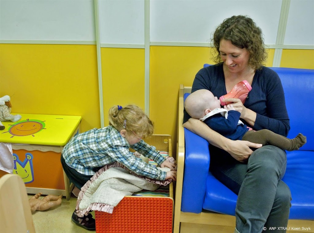 CBS: ruim 40 procent baby's in 2022 heeft ongetrouwde moeder