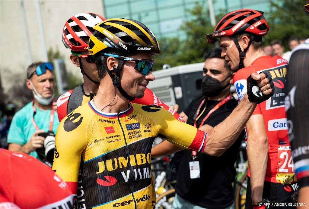 Jumbo-Visma heerst in Vuelta met ritzege Roglic op Angliru