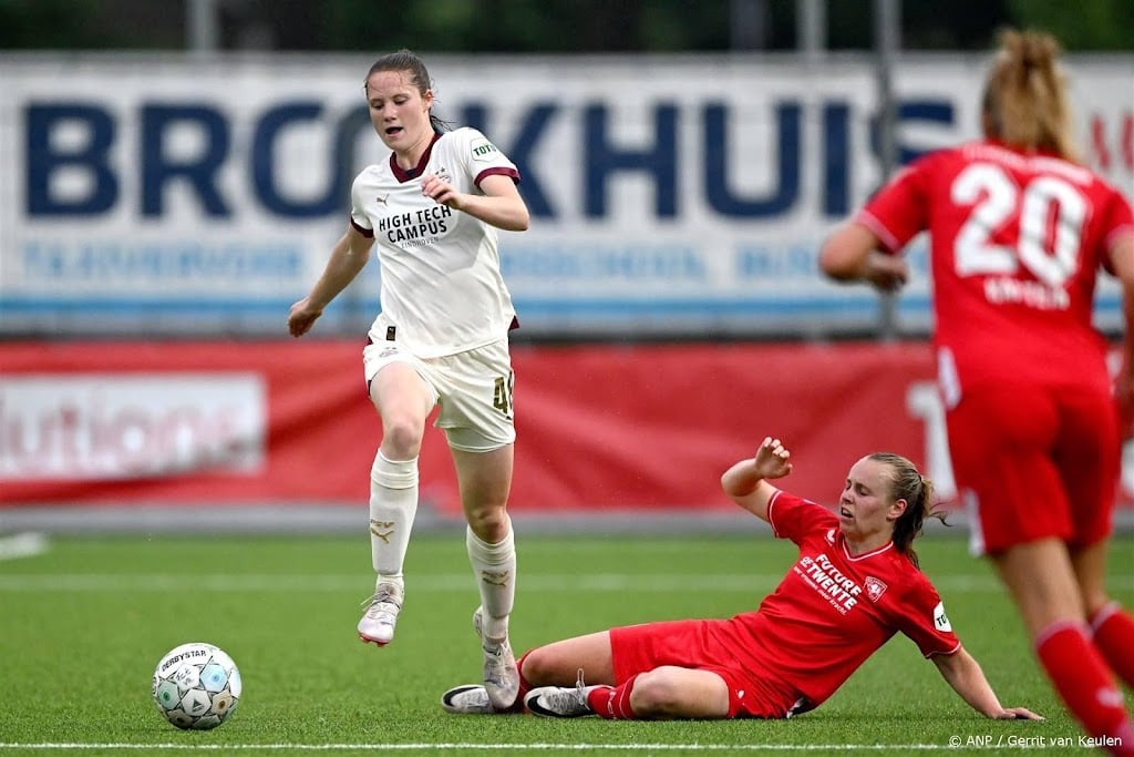 PSV verkoopt voetbalster Buurman voor recordbedrag aan Chelsea