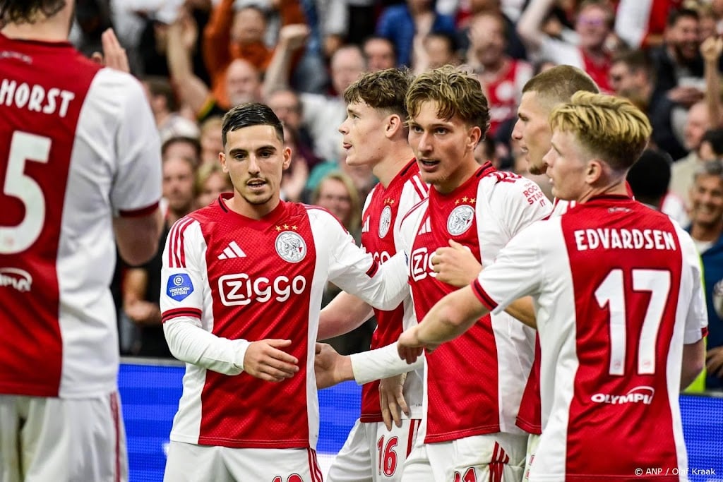 Ajax valt na goede eerste helft terug en wint moeizaam van PEC