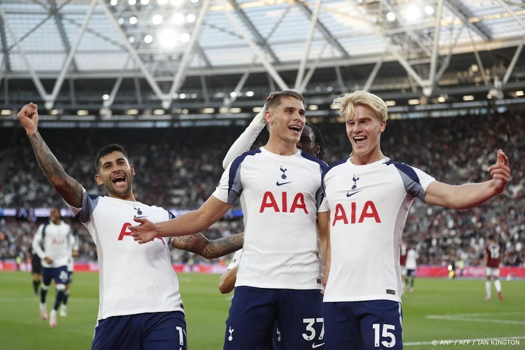 Van de Ven scoort voor winnend Tottenham Hotspur