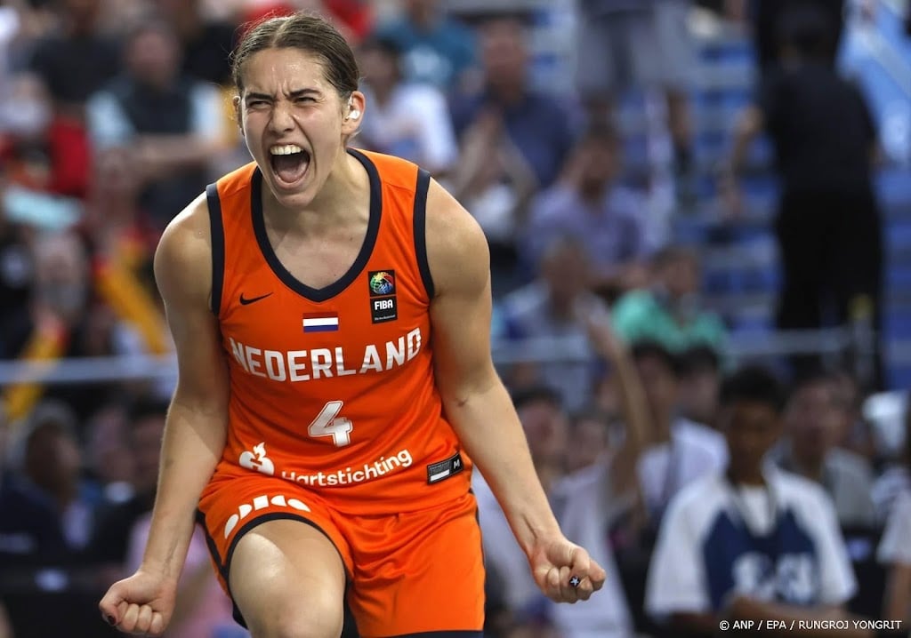 Nederlandse 3x3-basketbalsters overtuigend naar halve finale EK