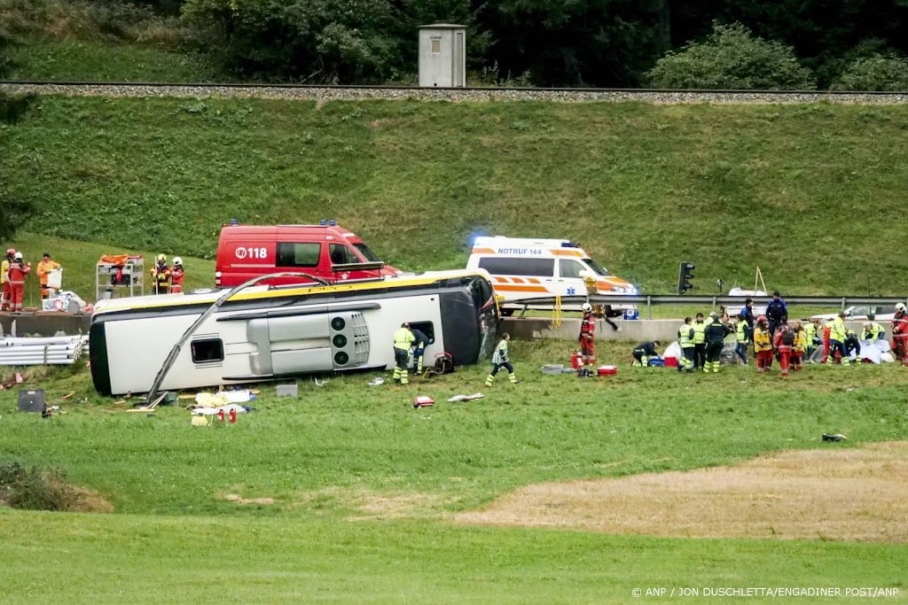Vier betrokkenen busongeluk Zwitserland keerden zondag terug