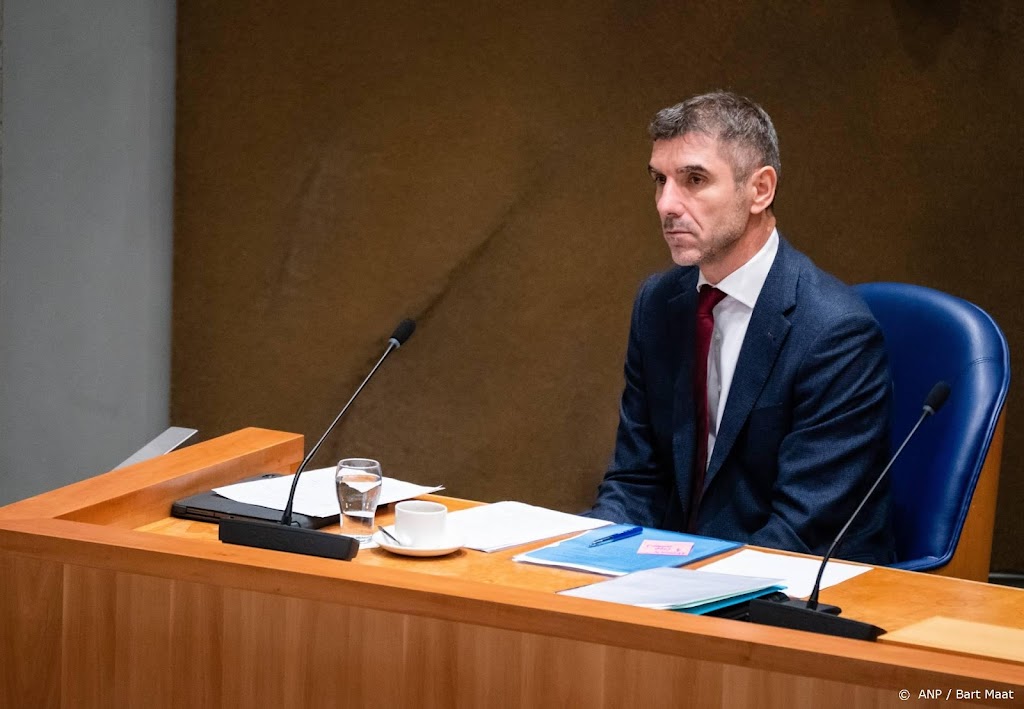 Blokhuis zegt onderzoek naar misstanden in de topsport toe