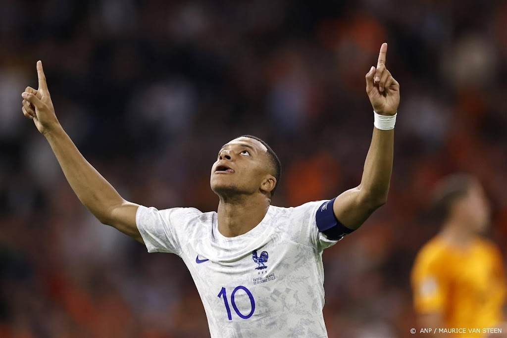 Mbappé passeert met 41e en 42e interlanddoelpunt Platini