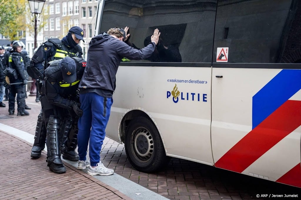Nog zes mensen vast na anti-immigratieprotest in Amsterdam 